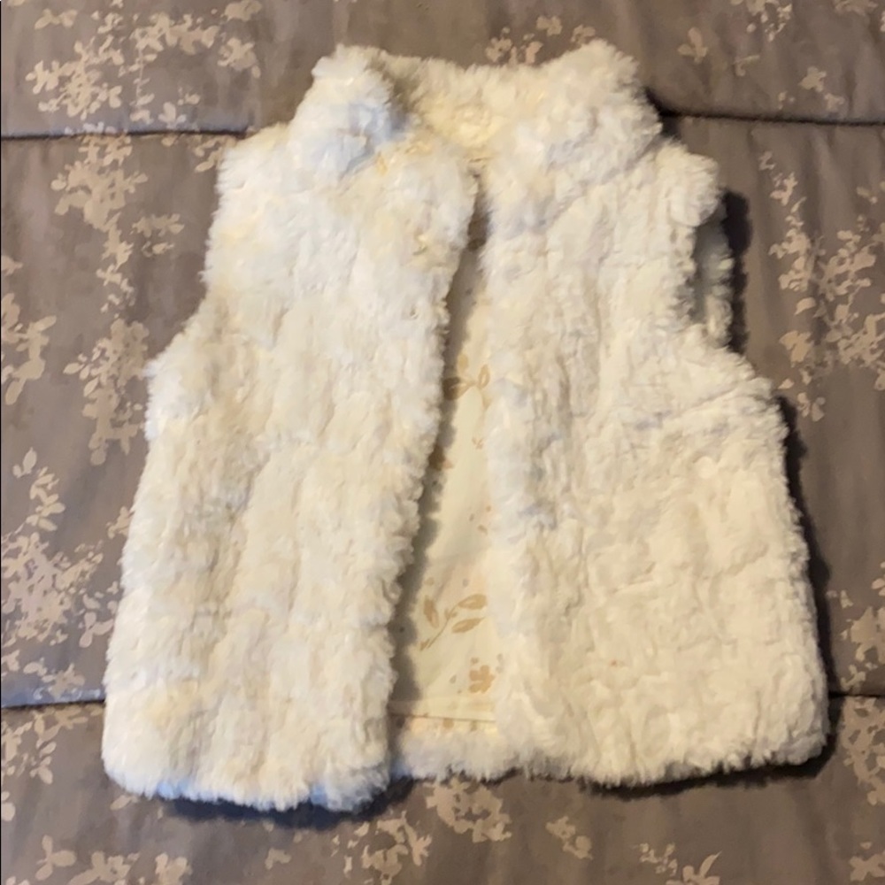 Carter’s fuzzy cream vest. Size 3T.